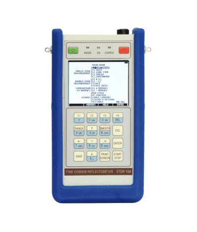 Echomètre cuivre double-trace à mémoire. Il est dédié à la localisation et à la localisation des défauts sur les paires de cuivre des réseaux de télécommunications (Portées 16 ou 32 km)