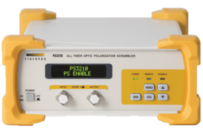 Les brouilleurs de polarisation de FIBERPRO effectuent le brouillage de polarisation à haute vitesse et rendent le degré de polarisation (DOP) nul dans un temps extrêmement court. Le PS3000, basé sur la technologie de la fibre optique, nous a permis de le construire comme un modèle compact avec pratiquement aucune perte d'insertion, et une réflexion arrière. La dépendance à la polarisation est l'un des problèmes les plus importants de la mesure, des communications et des capteurs à fibres optiques tels que les PDL dans les composants et les équipements, le gain dépendant de la polarisation (PDG) dans EDFA en étant un exemple typique. La dépolarisation est l'une des solutions aux problèmes de polarisation, c'est pourquoi notre brouilleur de polarisation fournit la meilleure solution pour la plupart des situations dans lesquelles la dépolarisation est nécessaire. Ce produit vous fournit une excellente façon de caractériser / qualifier la propriété optique des dispositifs optiques. De plus, notre produit peut résoudre les problèmes associés aux PDG des EDFAs en brouillant la polarisation du signal optique.
