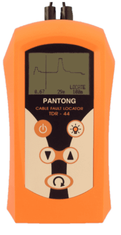 Le TDR44 est un échomètre portable autonome alimenté par batterie. Il permet de localiser avec précision les défauts des paires de cuivre torsadées.